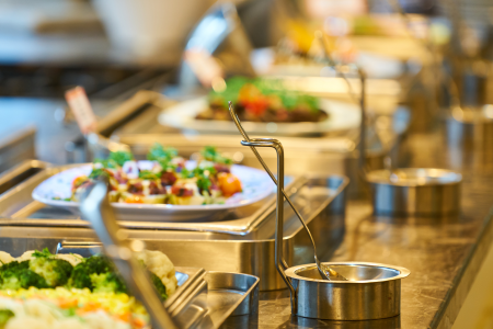 Tamu Keracunan Makanan di Restoran Hotel: Apakah Bisa Jadi Gugatan Hukum?