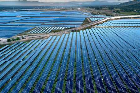 Cara Menghindari Kerugian Proyek PLTS 100 GW di Indonesia