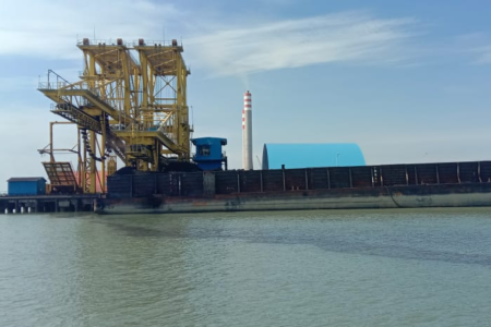 Badai Besar di Sulawesi Menghancurkan Jetty & Conveyor: Kenapa Infrastruktur Hilirisasi Rentan?