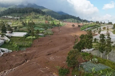 Longsor Cisarua Bandung Barat: Pentingnya Proteksi Asuransi untuk Pemilik Villa, Resort, dan Objek Wisata