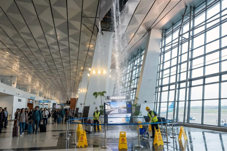 Plafon Gate 7 Bandara Soekarno-Hatta Jebol, Siapa yang Bertanggung Jawab Atas Kerugian Fasilitas?