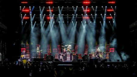 Konser Berakhir Ricuh: Siapa yang Menanggung Kerugiannya? Ketika Musik Berubah Menjadi Kekacauan